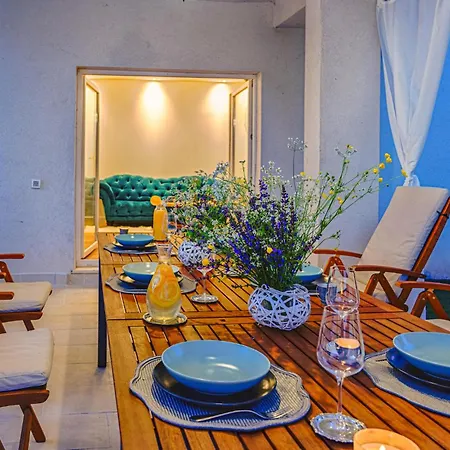 Holiday home Beautiful In With Outdoor Swimming Pool *