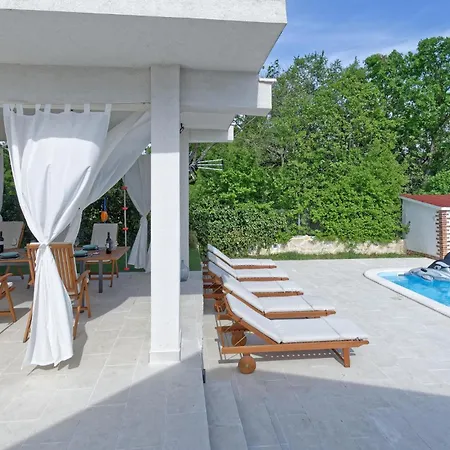 Beautiful In With Outdoor Swimming Pool *