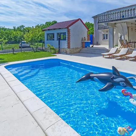 Holiday home Beautiful In With Outdoor Swimming Pool *